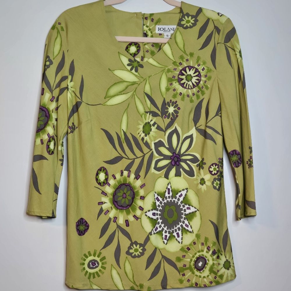 Iolani Made in Hawaii Floral Design Blouse Size Small